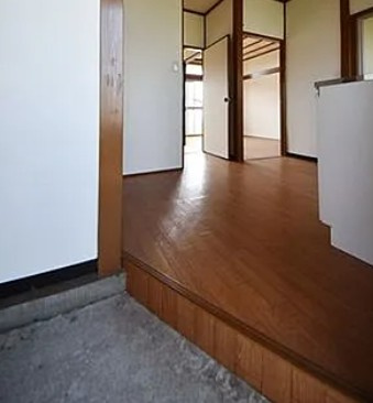 清瀬市中里３丁目のアパートの玄関
