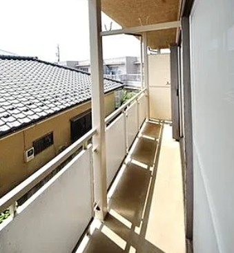 清瀬市中里３丁目のアパートのバルコニー