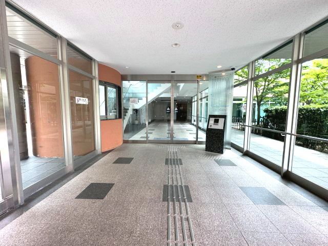 ライオンズタワー大島のエントランス