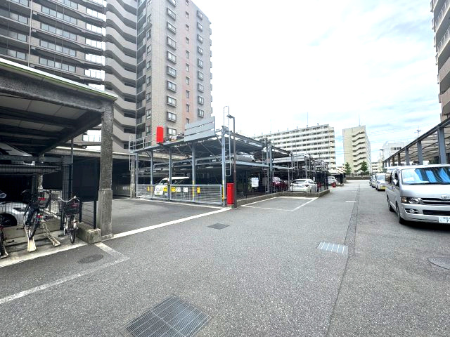 ライオンズタワー大島の駐車場