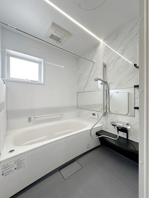 中山新町の浴室|浴室乾燥機気付き1坪タイプの浴室☆
ユニットバスは、気密性にも優れています。そのため、冬場でもお湯が冷めにくく、暖かい空間を維持することができます。