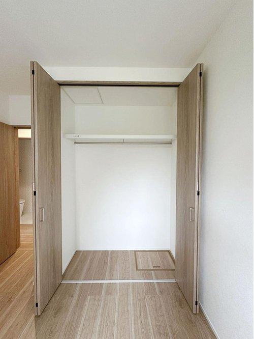 中山新町の収納|全居室収納☆
5.3帖洋室のクローゼットです♪