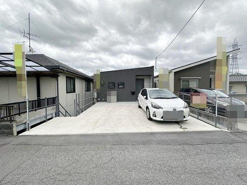 中山新町の駐車場|車は並列2台まで駐車可能☆
広い駐車スペースは来客時も安心です♪