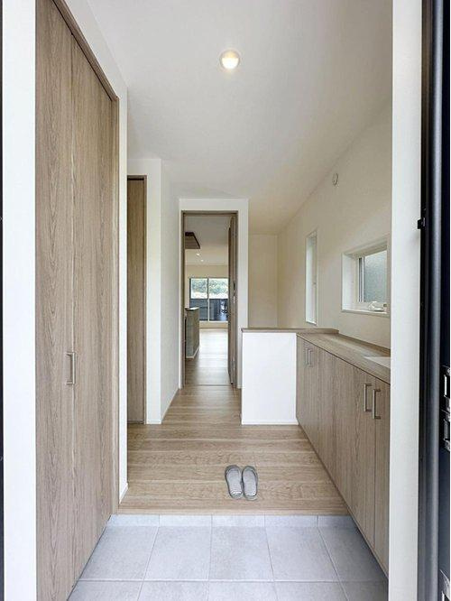 中山新町の収納|広くて明るい玄関ホール☆
大容量のシューズボックスもある為、靴もたくさん収納が可能です♪