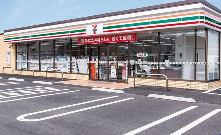 セブンイレブン 京都烏丸高辻店（351m） 