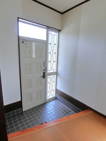 東金市二之袋戸建の玄関