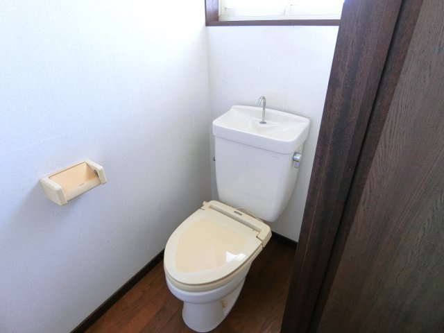 東金市二之袋戸建のトイレ|２階