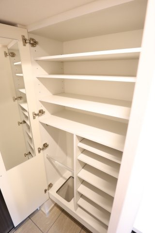 大阪市城東区蒲生２丁目の賃貸マンションの玄関