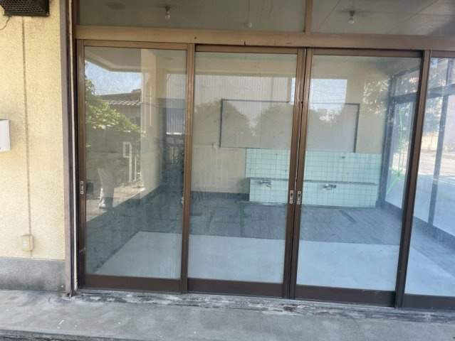 境野町２丁目店舗＋倉庫のエントランス