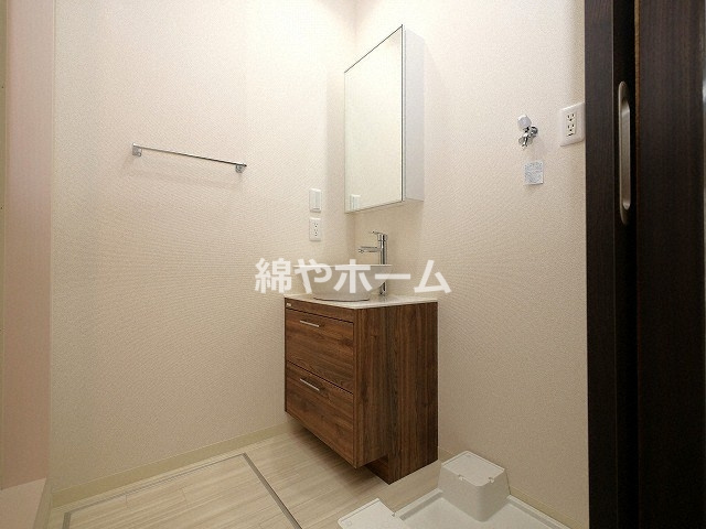 フジパレス我孫子前駅西Ⅱ番館の独立洗面台|朝の支度にも助かる、独立の洗髪洗面化粧台