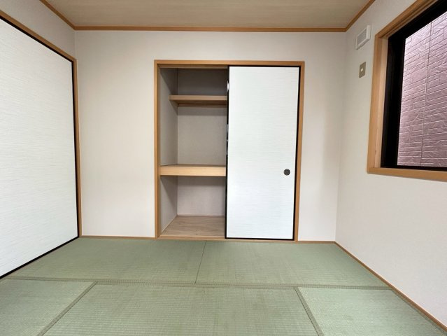 ◆リフォーム済みの美宅◆全居室６帖以上の４ＬＤＫ◆全居室収納有り◆並列２台駐車可◆八幡市八幡植松の収納|押入