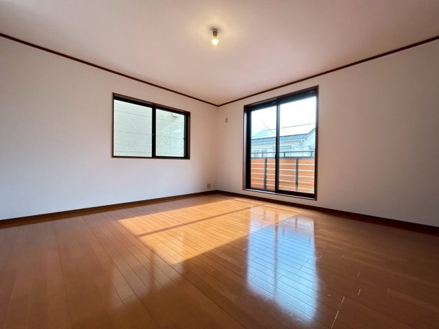 ◆リフォーム済みの美宅◆全居室６帖以上の４ＬＤＫ◆全居室収納有り◆並列２台駐車可◆八幡市八幡植松の洋室|洋室