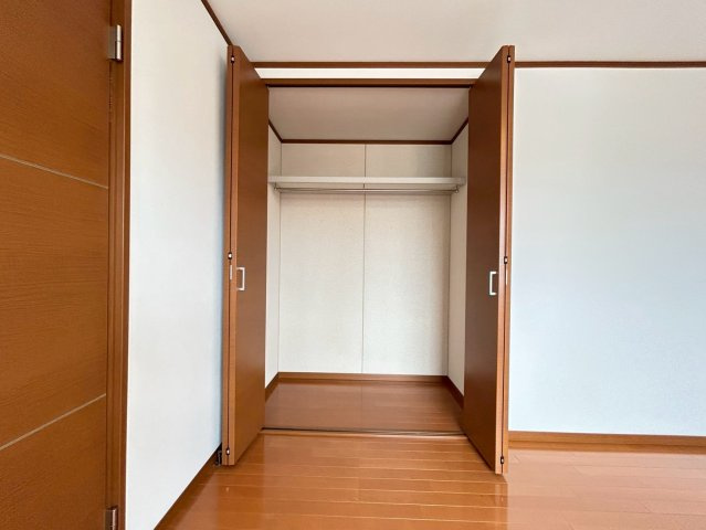 ◆リフォーム済みの美宅◆全居室６帖以上の４ＬＤＫ◆全居室収納有り◆並列２台駐車可◆八幡市八幡植松の収納|クローゼット