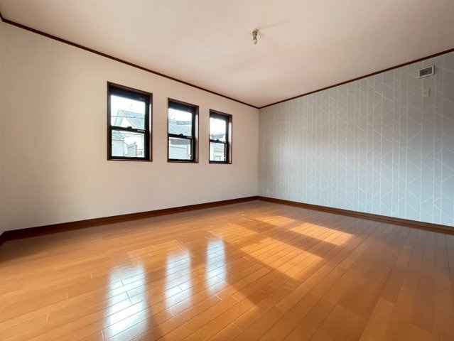 ◆リフォーム済みの美宅◆全居室６帖以上の４ＬＤＫ◆全居室収納有り◆並列２台駐車可◆八幡市八幡植松の洋室|洋室