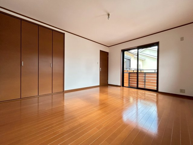 ◆リフォーム済みの美宅◆全居室６帖以上の４ＬＤＫ◆全居室収納有り◆並列２台駐車可◆八幡市八幡植松の洋室|洋室