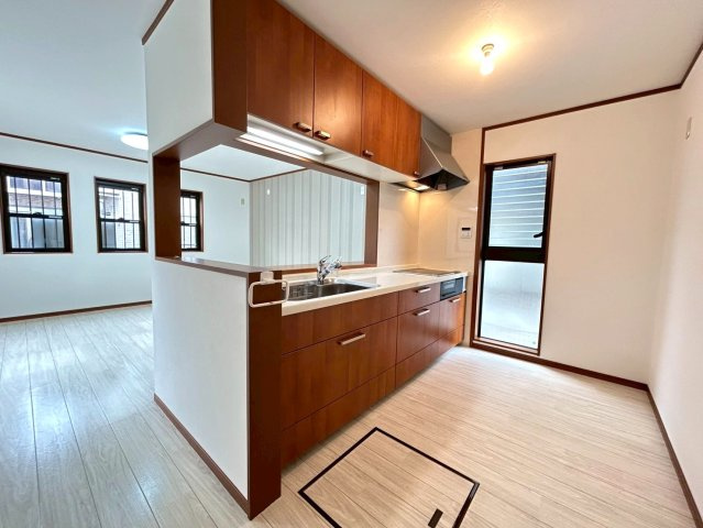 ◆リフォーム済みの美宅◆全居室６帖以上の４ＬＤＫ◆全居室収納有り◆並列２台駐車可◆八幡市八幡植松のキッチン|キッチン