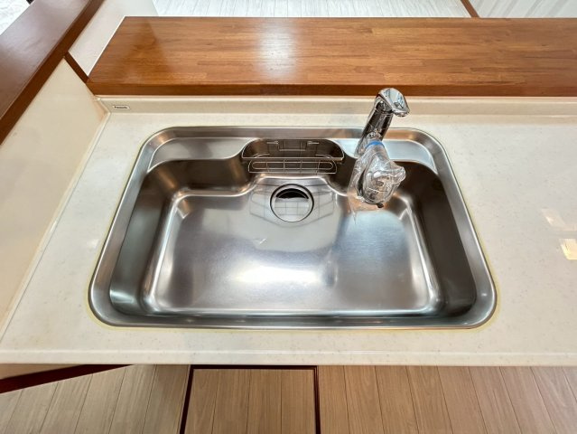 ◆リフォーム済みの美宅◆全居室６帖以上の４ＬＤＫ◆全居室収納有り◆並列２台駐車可◆八幡市八幡植松のキッチン|シンク