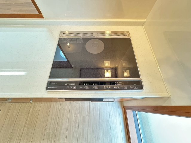 ◆リフォーム済みの美宅◆全居室６帖以上の４ＬＤＫ◆全居室収納有り◆並列２台駐車可◆八幡市八幡植松のキッチン|ＩＨクッキングヒーター