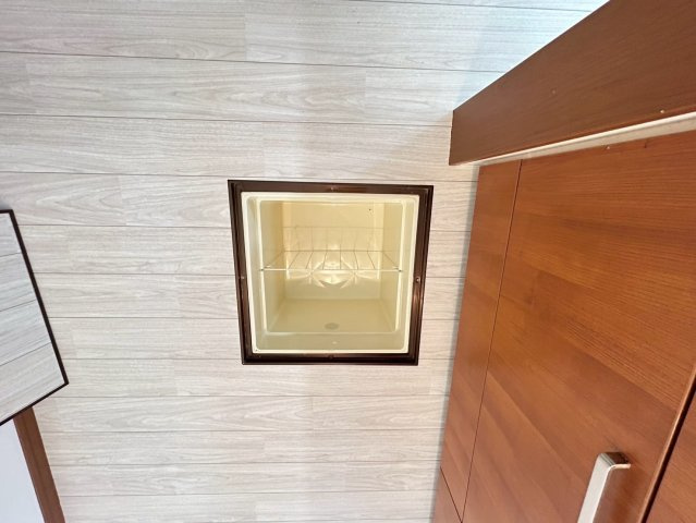 ◆リフォーム済みの美宅◆全居室６帖以上の４ＬＤＫ◆全居室収納有り◆並列２台駐車可◆八幡市八幡植松の収納|キッチン床下収納