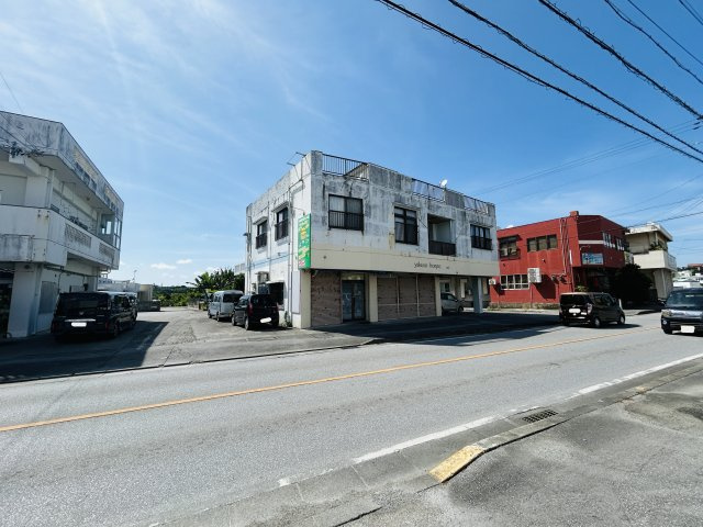 南城市大里稲嶺土地付き戸建ての前面道路含む現地写真