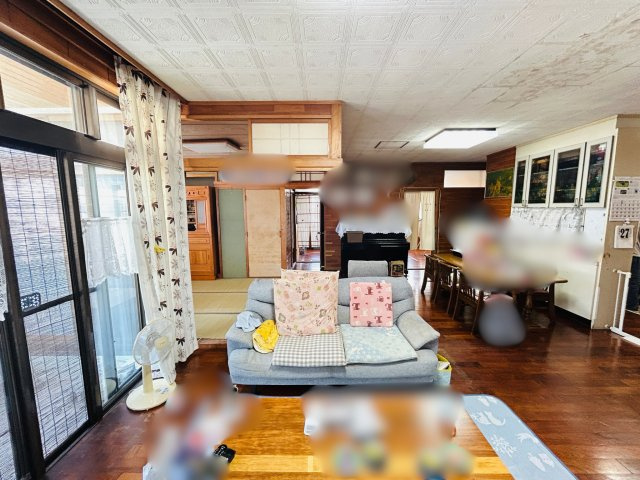 南城市大里稲嶺土地付き戸建ての居間・リビング