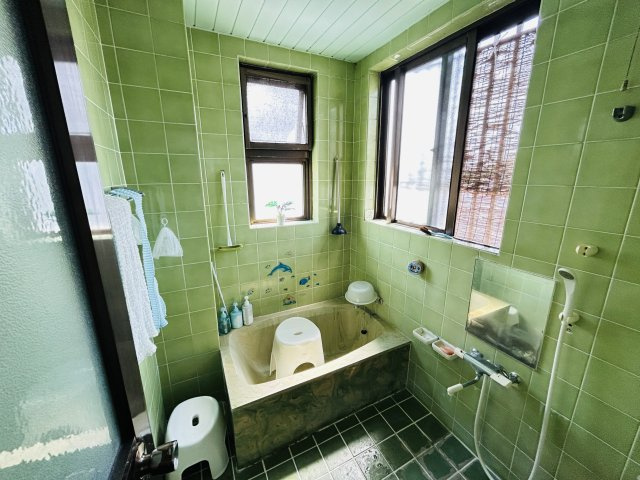 南城市大里稲嶺土地付き戸建ての浴室