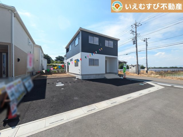Cradle garden　上里町勅使河原第17の駐車場|並列3台駐車可能なゆとりのカースペース
複数台車をお持ちでも、お友達が遊びに来てもゆとりの駐車スペース！