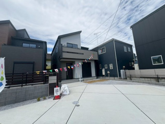 【前面道路含む現地写真】