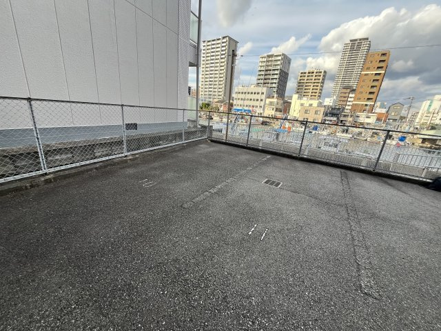 中崎2丁目貸家の駐車場