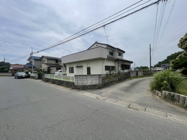 角地の為通風、日当たり良好です。