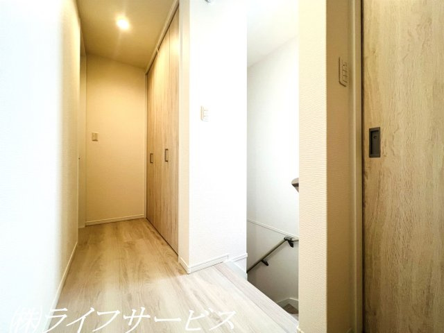 【その他】 | 十八条３丁目中古戸建 | ２階廊下に物入有