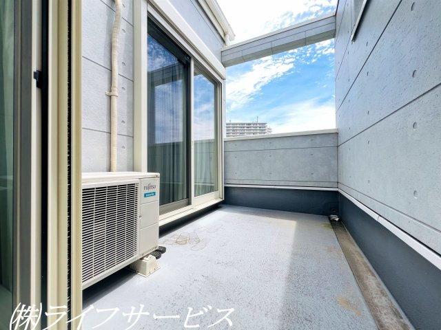 【バルコニー】 | 十八条３丁目中古戸建 | ２階南西向きの陽当り良好のバルコニー