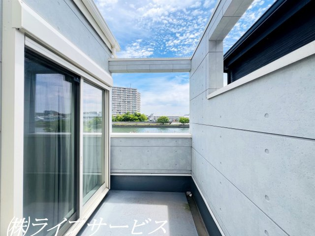 【バルコニー】 | 十八条３丁目中古戸建 | ２階南西向きの陽当り良好のバルコニー