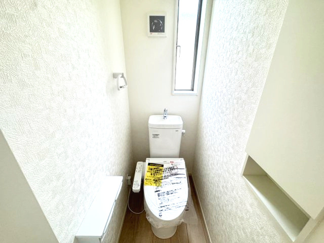 クレイドルガーデン前橋市河原浜町第３　２号棟のトイレ|2階トイレです。清潔感のある白を基調としています。