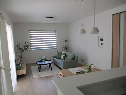 佐伯区皆賀1丁目の居間・リビング