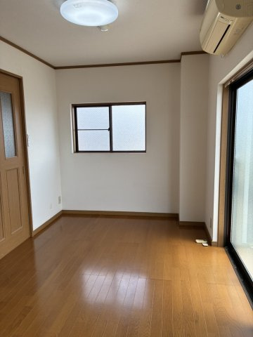 エスポワール出来島の洋室