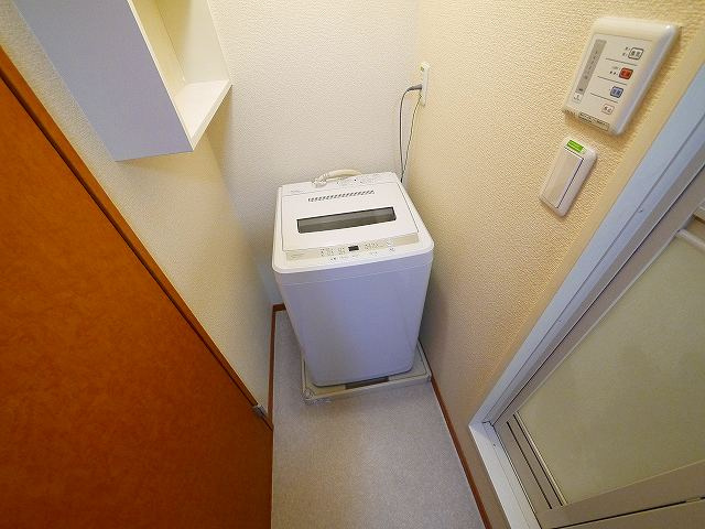レオパレスくれーる大安寺の設備|嬉しい室内洗濯機置き場がございます。