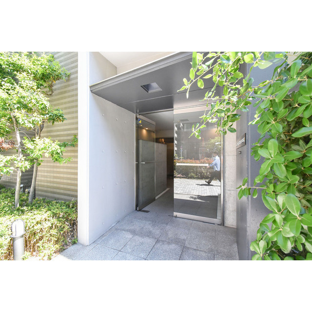 オーパスホームズ八丁堀のエントランス