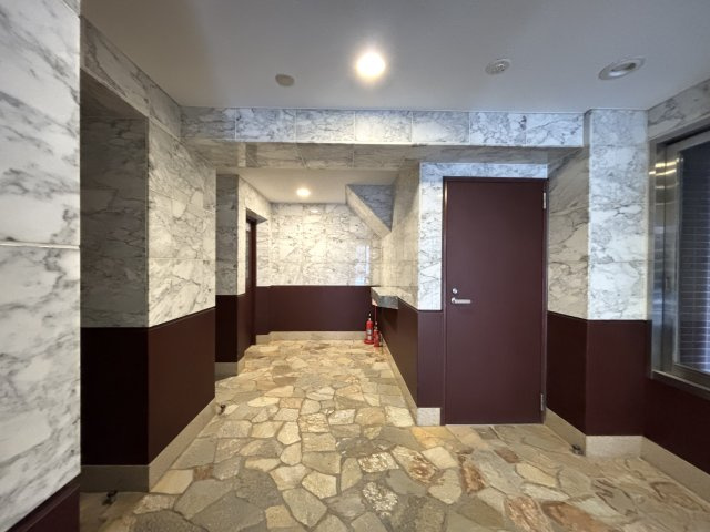 ラグジュアリーアパートメント東日本橋のエントランス