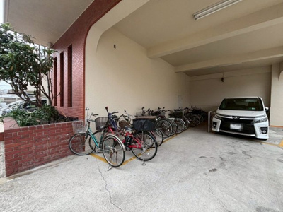 【駐車場】 | ハイグレードヒガシ浅香山 | 堺近森病院まで徒歩３分！突然の怪我や体調不良の時にも安心ですね♪