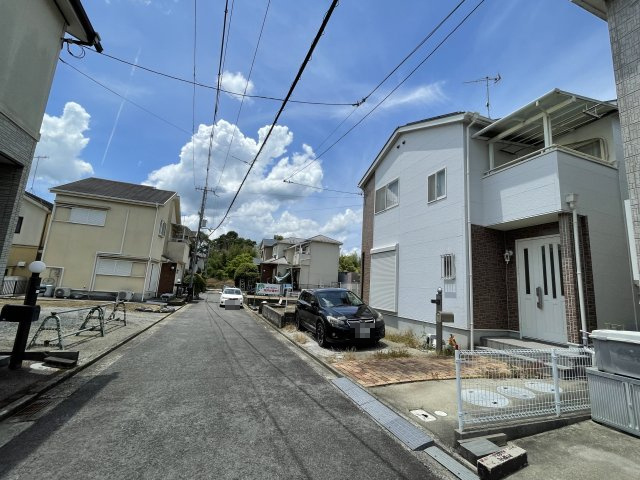 橋本市隅田町下兵庫・中古戸建・54675の前面道路含む現地写真