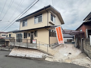 【外観】 | 呉市焼山政畝1丁目【中古戸建】 | ☆政畝北バス停まで徒歩4分☆昭和中央中学校まで徒歩10分☆昭和中学校まで徒歩13分☆藤三徒歩9分☆土地55坪☆角地
