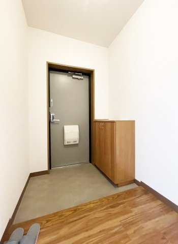 ハローイングスの玄関