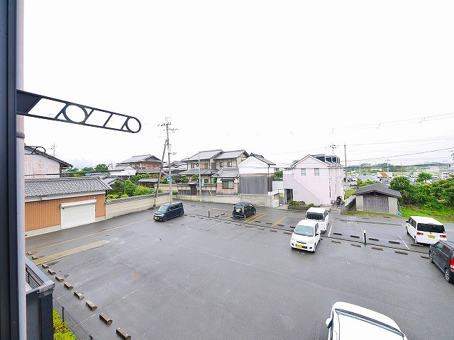 レオパレス千原Ⅱのバルコニー|暖かな日差しのふりそそぐバルコニー