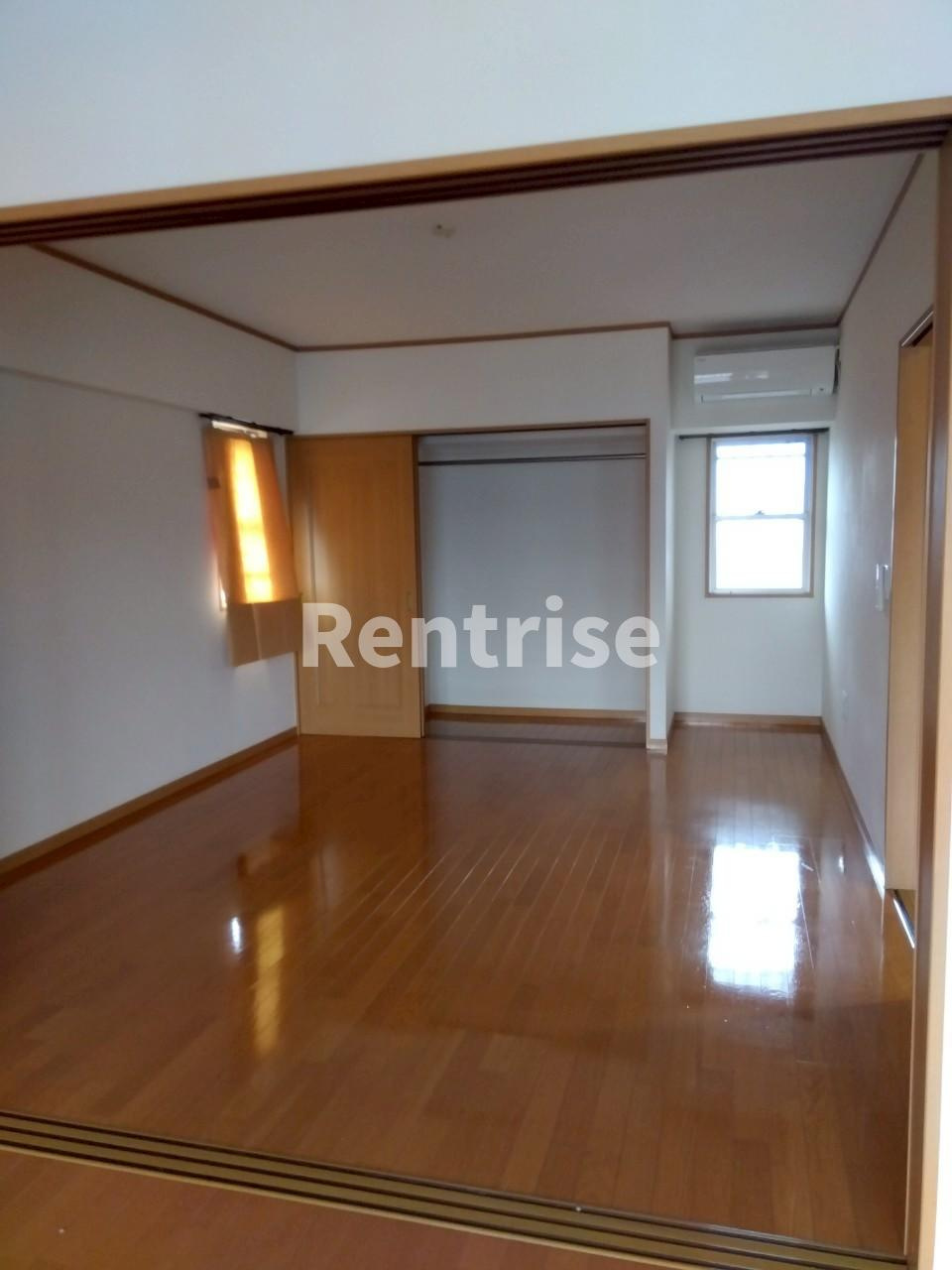 サンリット一番館の居間・リビング