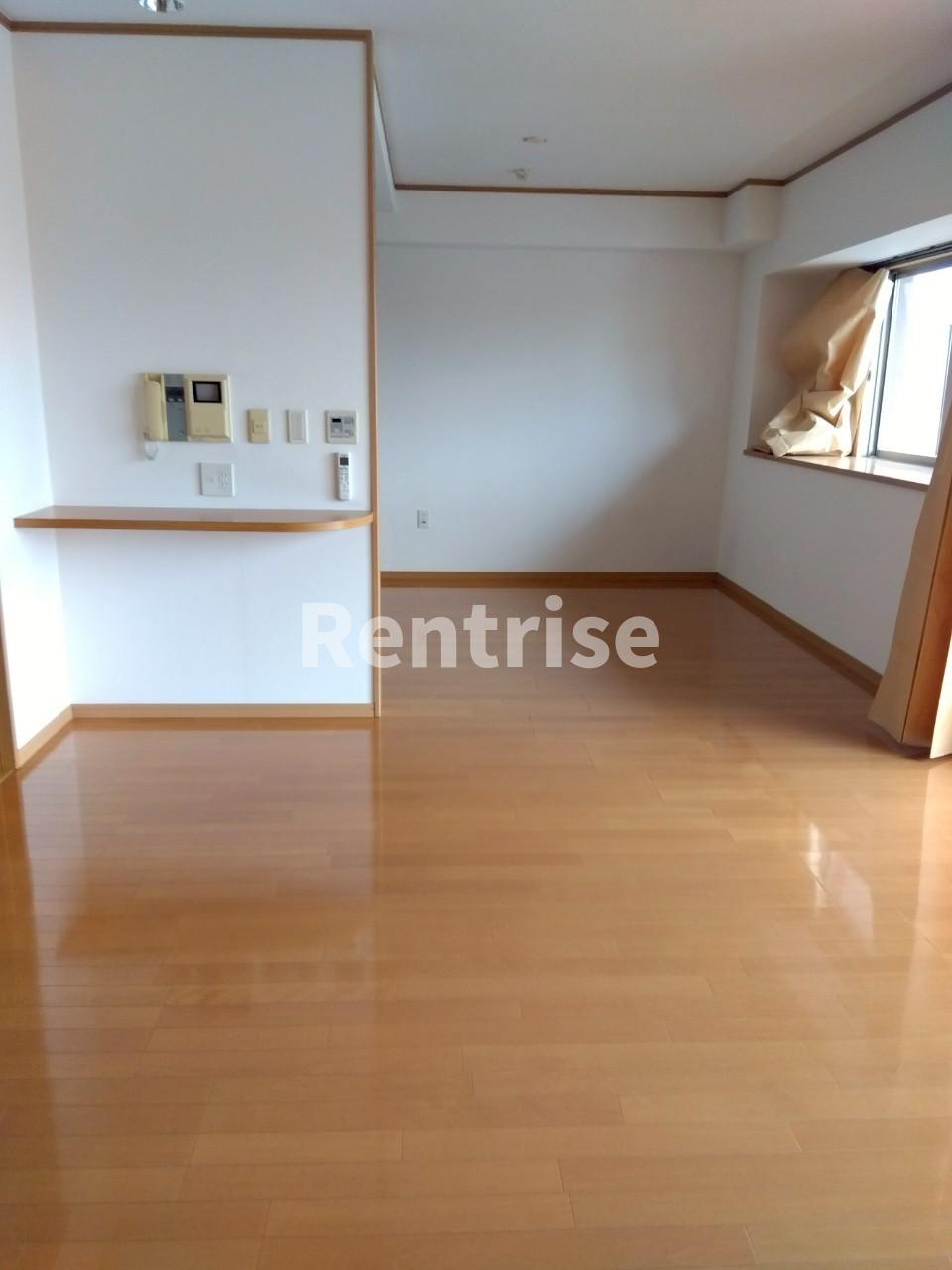 サンリット一番館の居間・リビング