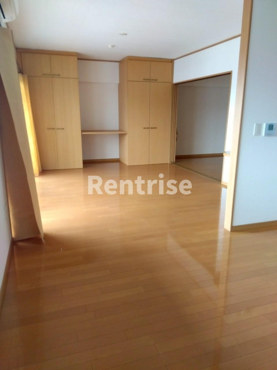 サンリット一番館の居間・リビング