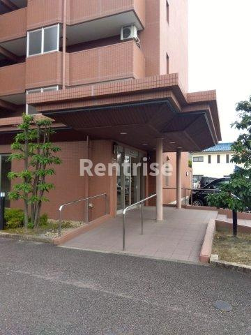 サンリット一番館のエントランス