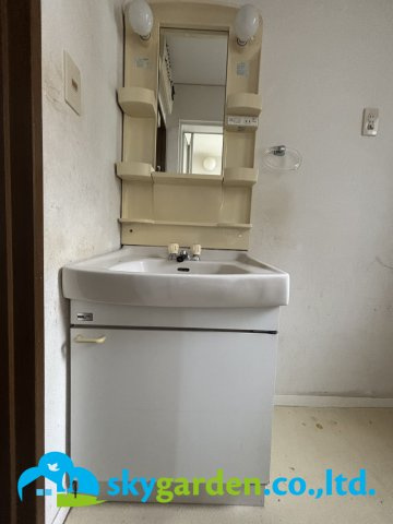 大磯町月京　中古戸建の独立洗面台