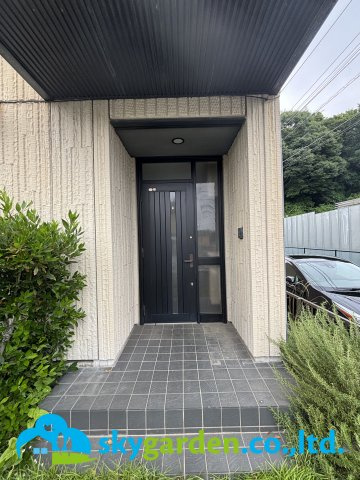 大磯町月京　中古戸建の玄関